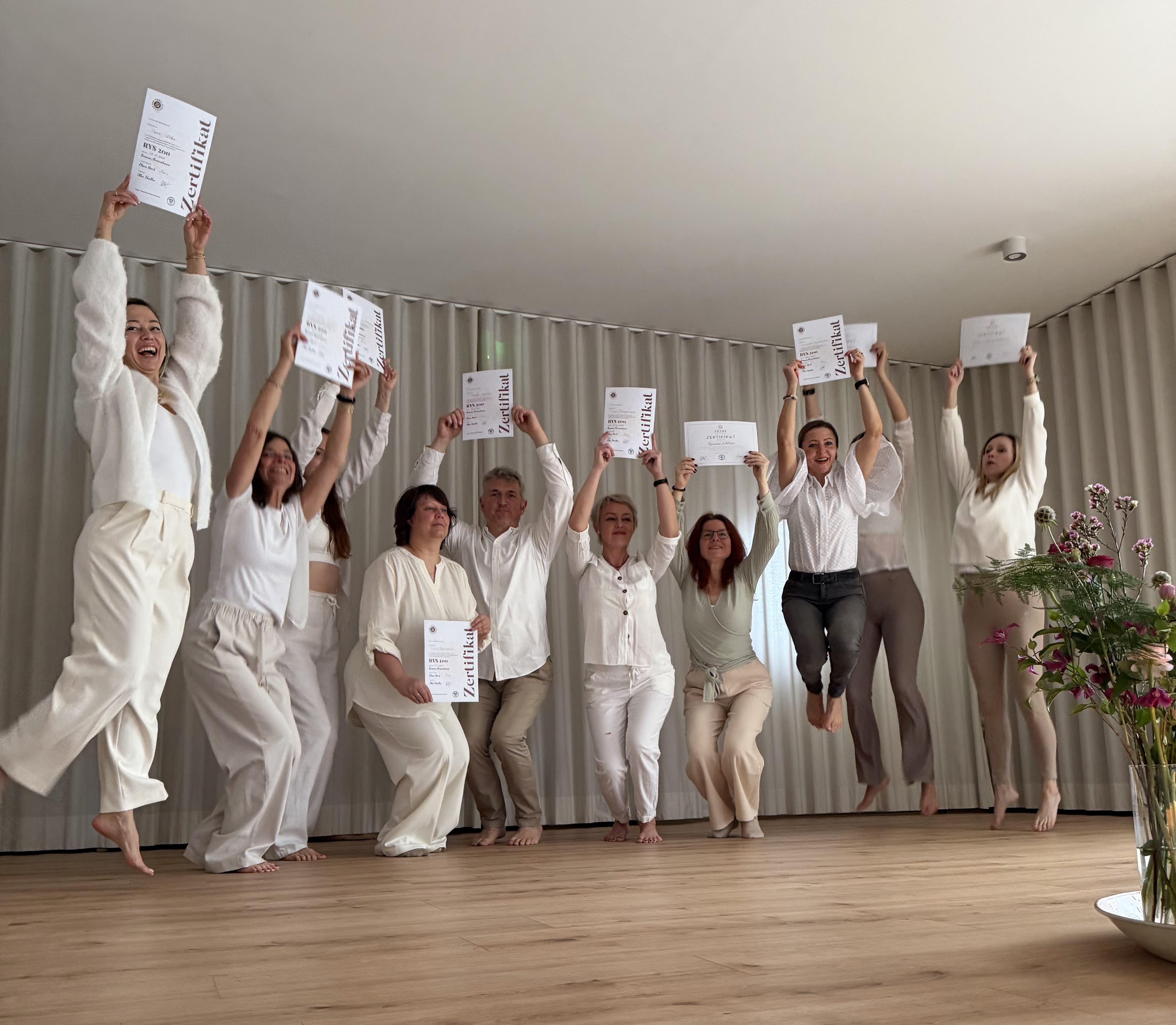 Yoga class - Weyhe - Yogalehrer Ausbildung 2025 - Abschlußparty - Rückenschule&Yoga Bremen
