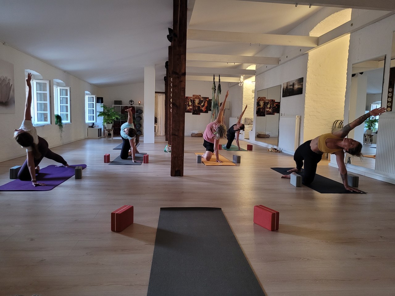 Sevil-Anne Zeller   namaste Yoga Loft Kursbeschreibungen Yoga Flow