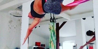 Yogakurs - Aerial Yoga - Sevil-Anne Zeller   namaste Yoga Loft