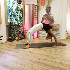 Yoga: Harkrishan Kaur/Jeanette Beine