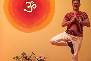 Yoga: Yogaasana "Der Baum" - Gesundheits.Yoga Günter Fellner