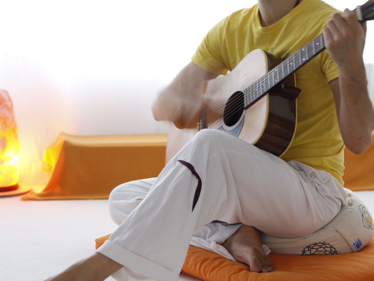 Clase de yoga - Erfahrung im Unterrichten: > 2000 Yoga-Kurse - Herzraum Yoga Krefeld (Inh. Balarama Daniel de Lorenzo)