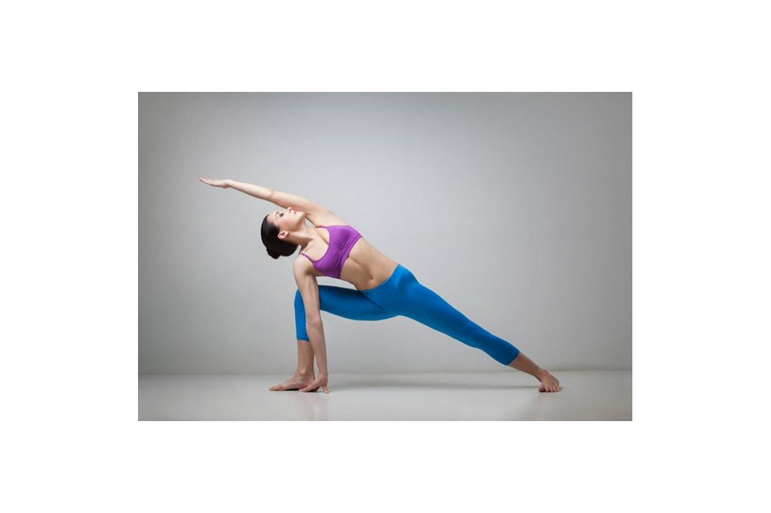 Yoga: https://scontent.xx.fbcdn.net/hphotos-xtf1/v/t1.0-0/p480x480/1488119_344067262397844_400335994_n.jpg?oh=92d3ac14531ca9ef360840020549d516&oe=575E1151 - Iyengar Yogastudio Yoga-Moves