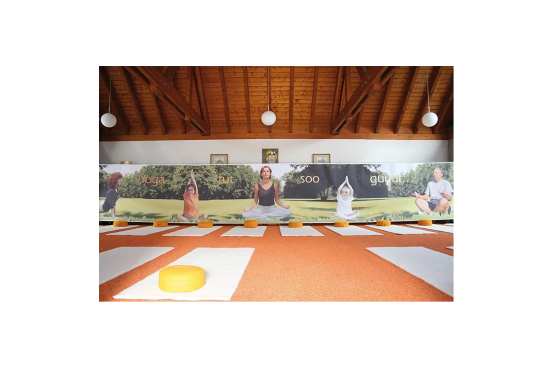 Yoga: https://scontent.xx.fbcdn.net/hphotos-xaf1/t31.0-8/s720x720/460815_343619875709755_1534720147_o.jpg - Yogazentrum Baden-Baden