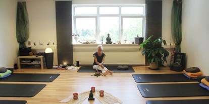 Yoga course - Reddelich - https://scontent.xx.fbcdn.net/hphotos-prn2/t31.0-8/s720x720/1052542_294161547387568_1750598773_o.jpg - Yoga & Gesundheit - Cornelia Bansemer