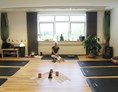 Yoga: https://scontent.xx.fbcdn.net/hphotos-prn2/t31.0-8/s720x720/1052542_294161547387568_1750598773_o.jpg - Yoga & Gesundheit - Cornelia Bansemer