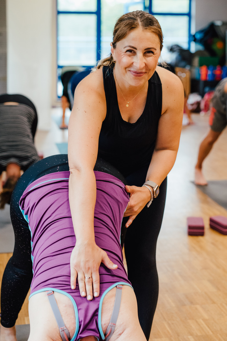 Clase de yoga - Hessen Süd - Yoga mit Olga Rüsselsheim Gruppenkurs Adjustment - Yoga mit Olga