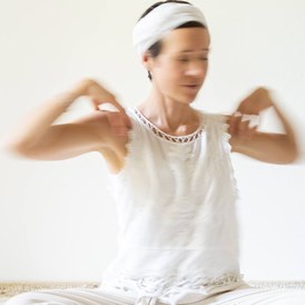 Yoga: Spinal twist - Flexibilität der Wirbelsäule  - KundaLis