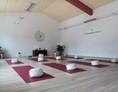 Yoga: der große, helle Raum ist optimal für Yoga geeignet - DeinYogaRaum
