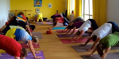 Yoga course - Wachtberg (Rhein-Sieg-Kreis) - https://scontent.xx.fbcdn.net/hphotos-xpt1/t31.0-8/s720x720/12191203_1649256768676032_2713215607679083805_o.jpg - Yoga Vidya Bonn