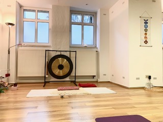 Clase de yoga - geeignet für: Dickere Menschen - Berlina - Yogaraum mit Gong - Kundlalini Yoga mit Christiane