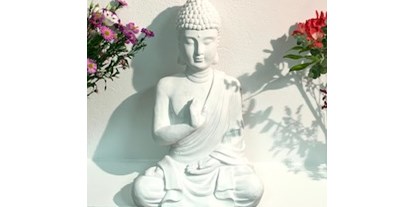 Yogakurs - Erreichbarkeit: gute Anbindung - Berlin - Budda im Yoga Raum - Kundlalini Yoga mit Christiane
