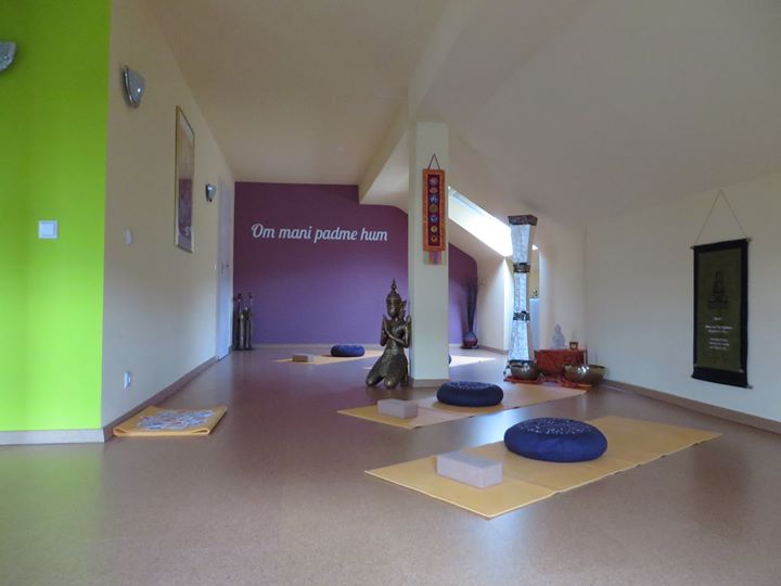 Yoga: https://scontent.xx.fbcdn.net/hphotos-xtp1/t31.0-0/p180x540/12471503_1537673303212424_5840991080185028319_o.jpg - Yoga for life