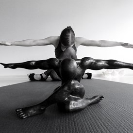 Yoga: Kira Lichte aka. Golight Yoga