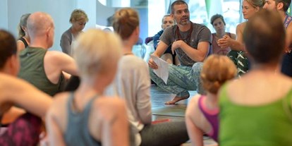 Yoga course - PLZ 50667 (Deutschland) - https://scontent.xx.fbcdn.net/hphotos-xfa1/t31.0-8/s720x720/11882831_391508177705706_8151993868426621325_o.jpg - Yoga - the Art of Mindfulness