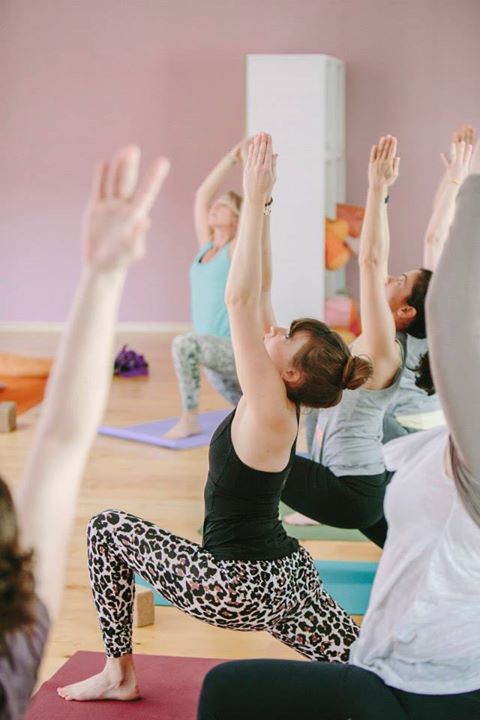 Clase de yoga - Köln Rodenkirchen - https://scontent.xx.fbcdn.net/hphotos-xfp1/v/t1.0-0/p480x480/11059710_10153500237365067_5522627388252325235_n.jpg?oh=80cfd8f18ac78f04506b3daae5310f03&oe=574DB1C5 - Lord Vishnus Couch