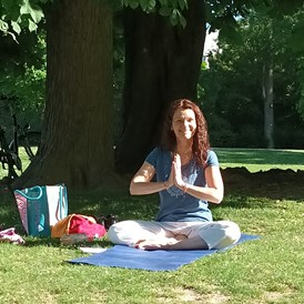 Yoga: Yoga im Kurpark Wiesbaden! Eine wunderbare Erfahrung umgeben von Prana aus der Natur 🕉️!
Bei schönem Wetter samstags um 9 Uhr gegen eine kleine Spende 🙏 - Ursula Owens
