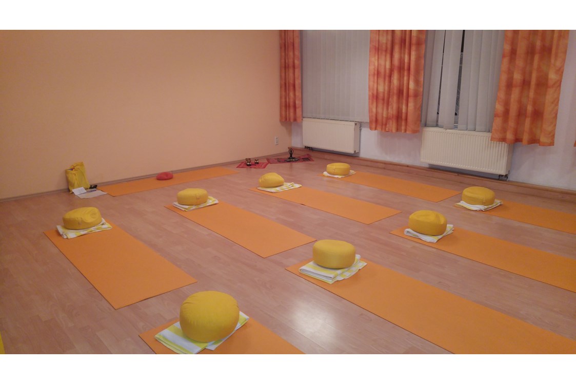 Yoga: Der Kursraum in der Alten Schule von innen - Sananda Daniela Albrecht-Eckardt