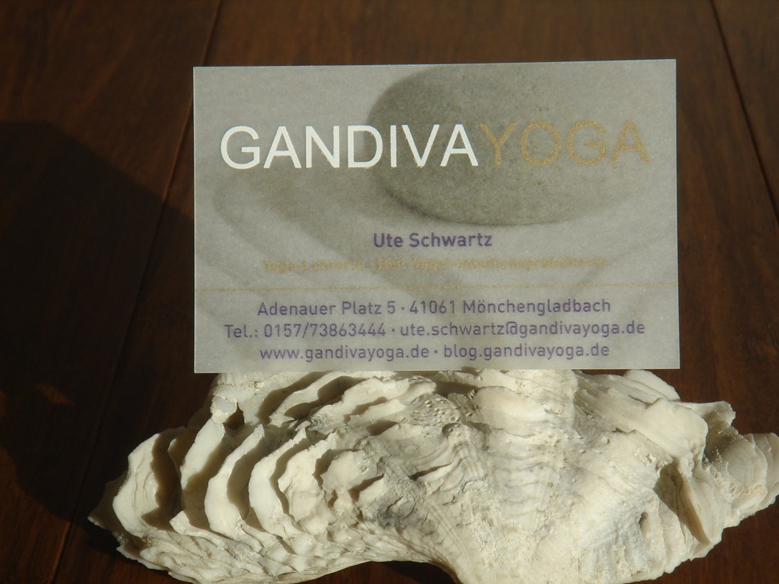 Yoga: Bei Fragen nicht zögern, MELDEN! - GANDIVA YOGA