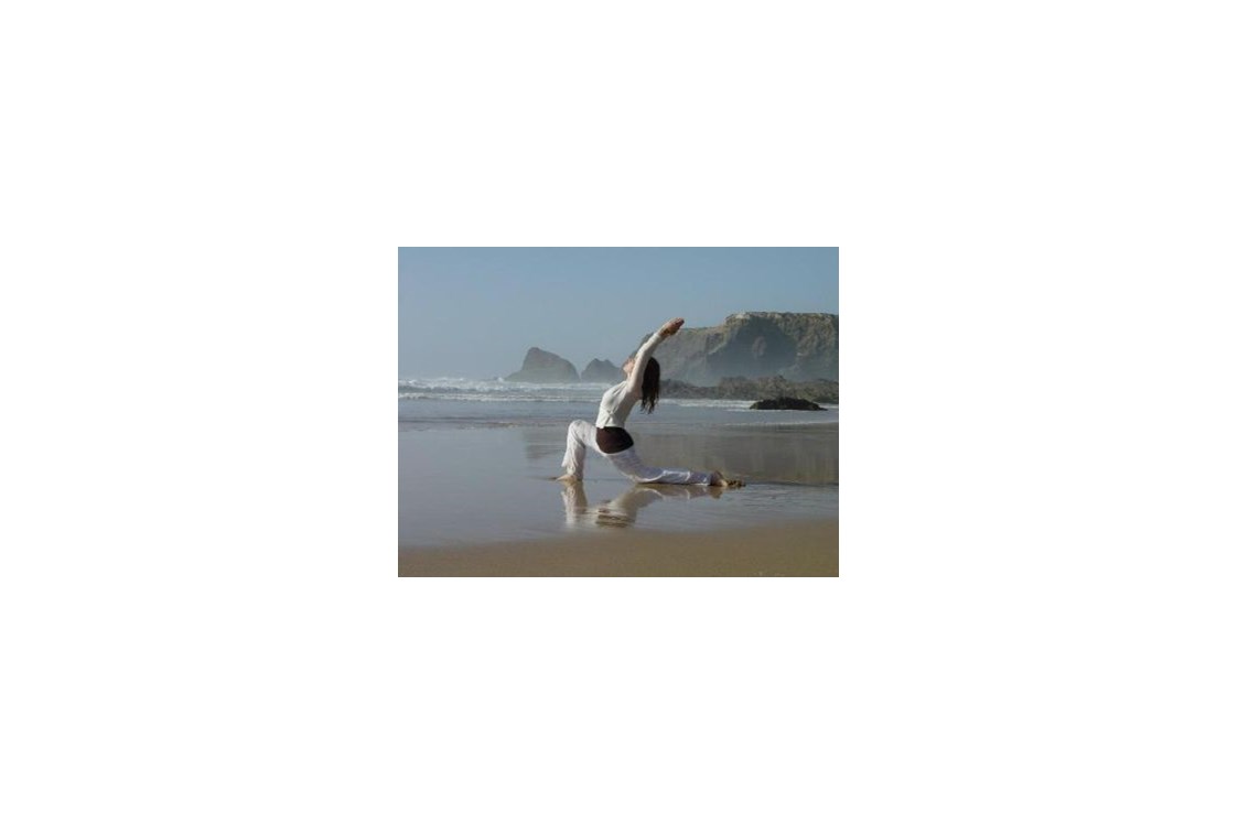 Yoga: https://scontent.xx.fbcdn.net/hphotos-xpa1/v/t1.0-9/1471387_663909603739147_5348717053437595087_n.jpg?oh=e431f2cd2bed019faf3a9bba5818d8b0&oe=574ADB84 - Soboco Yoga Restorative Methode