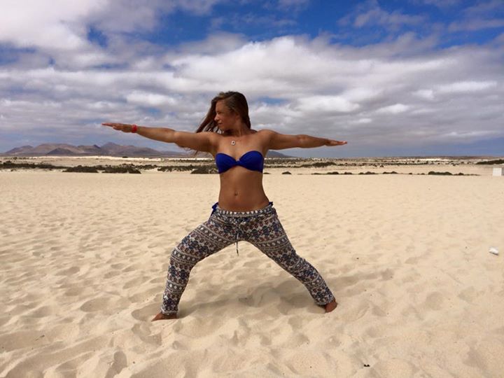 Yoga: https://scontent.xx.fbcdn.net/hphotos-xpa1/v/t1.0-0/p180x540/11709320_1122046397823586_7476125167195948893_n.jpg?oh=2b8e14af29d90d51b6deefc55f952959&oe=576ACFB0 - Yoga mit Sandra