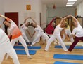 Yoga: https://scontent.xx.fbcdn.net/hphotos-prn2/v/t1.0-9/524045_240126552778636_1048244184_n.jpg?oh=3c66688024d1b601d2bf6283831de953&oe=57509E8D - Yogaschule Ganapati