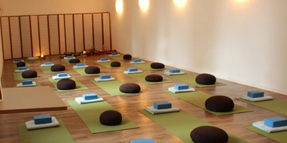 Yoga course - Yogastil: Hatha Yoga - Chemnitz Schloßchemnitz - Unser Yogaraum - Ellen Kaettniß | YOGA-Inspiration