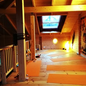 Yoga: Yoga-Gallerie im Blockhaus - "Mit Yoga in Balance"