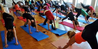 Yoga course - Obertaufkirchen - https://scontent.xx.fbcdn.net/hphotos-xlf1/v/t1.0-9/10406539_1068931846507930_8739292005475476360_n.jpg?oh=017682ac20f5b98613252ef2e537eb69&oe=575A9D1B - WerkRaum Yoga Pilates Thai Yoga Massage
