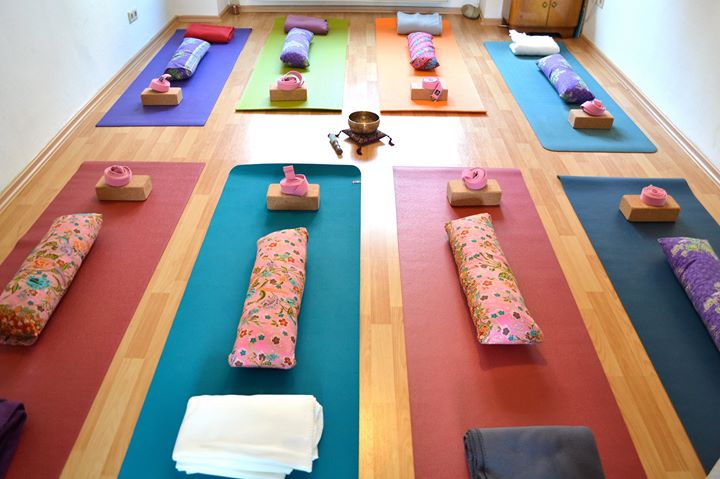 Yoga course - Dortmund - https://scontent.xx.fbcdn.net/hphotos-xfa1/t31.0-8/s720x720/12314653_857858807664699_6615728376829766362_o.jpg - Deyn Yogaatelier