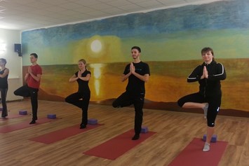 Yoga: ruhig gelegener Yogaraum zum Abschalten und Entspannen. - Fit in Form