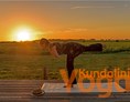 Yoga: Im Sommer auch Kurse unter freiem Himmel zum Sonnenuntergang. - Claudia Siems