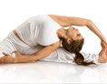 Yoga: https://scontent.xx.fbcdn.net/hphotos-xfa1/v/t1.0-9/s720x720/546600_463653853665124_461870070_n.jpg?oh=aa6421027115a61d37731779e47ede64&oe=575BC19F - Yoga Akademie Freiburg