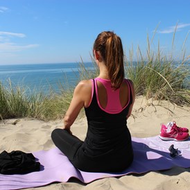 Yoga: Mediation am Strand auf der Hohen Düne Warnemünde - Jacqueline Schumann