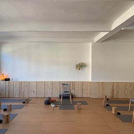 Yoga: Kursraum Stuhlyoga - individuelles Yoga für jede Altersgruppe - Yoga Atelier Halle