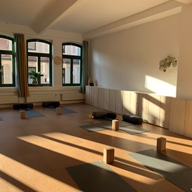 Yoga: Entfaltung im Yogastudio - Yoga Atelier Halle