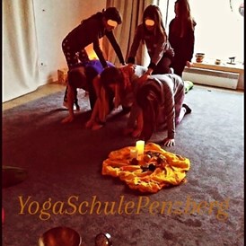 Yoga: Gruppenübungen  - Yogagarten / Yogaschule Penzberg Bernhard und Christine Götzl
