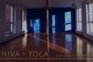 Yoga: https://scontent.xx.fbcdn.net/hphotos-xfa1/v/t1.0-9/s720x720/303415_329597433773408_1683606349_n.jpg?oh=f469d4a022319ab542b01e628a3441b9&oe=57513076 - Shiva-Yoga Yogastudio