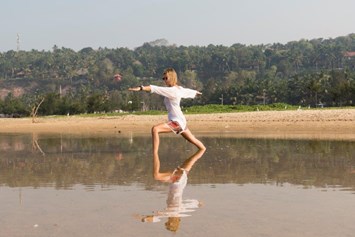 Yoga: Warrior 2 in Südindien  - Karin Hutter