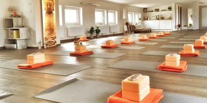 Yoga course - Saxony - https://scontent.xx.fbcdn.net/hphotos-xpf1/v/t1.0-9/s720x720/12366398_408898025987651_6618607412674104462_n.jpg?oh=f17941abe4184d3c9cf1158edab31bcc&oe=5794B230 - Yogastudio Gesine Adam