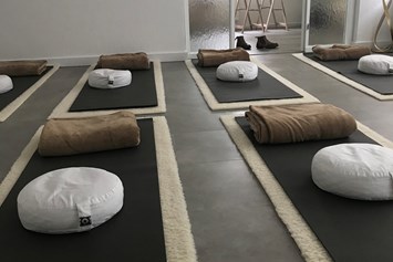 Yoga: KYC innen  - Susanne Spottke, Kleines Yogahaus Cronenberg