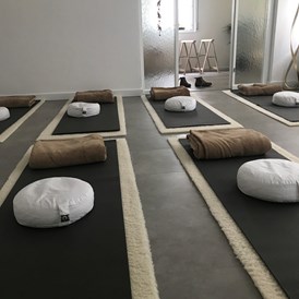 Yoga: KYC innen  - Susanne Spottke, Kleines Yogahaus Cronenberg
