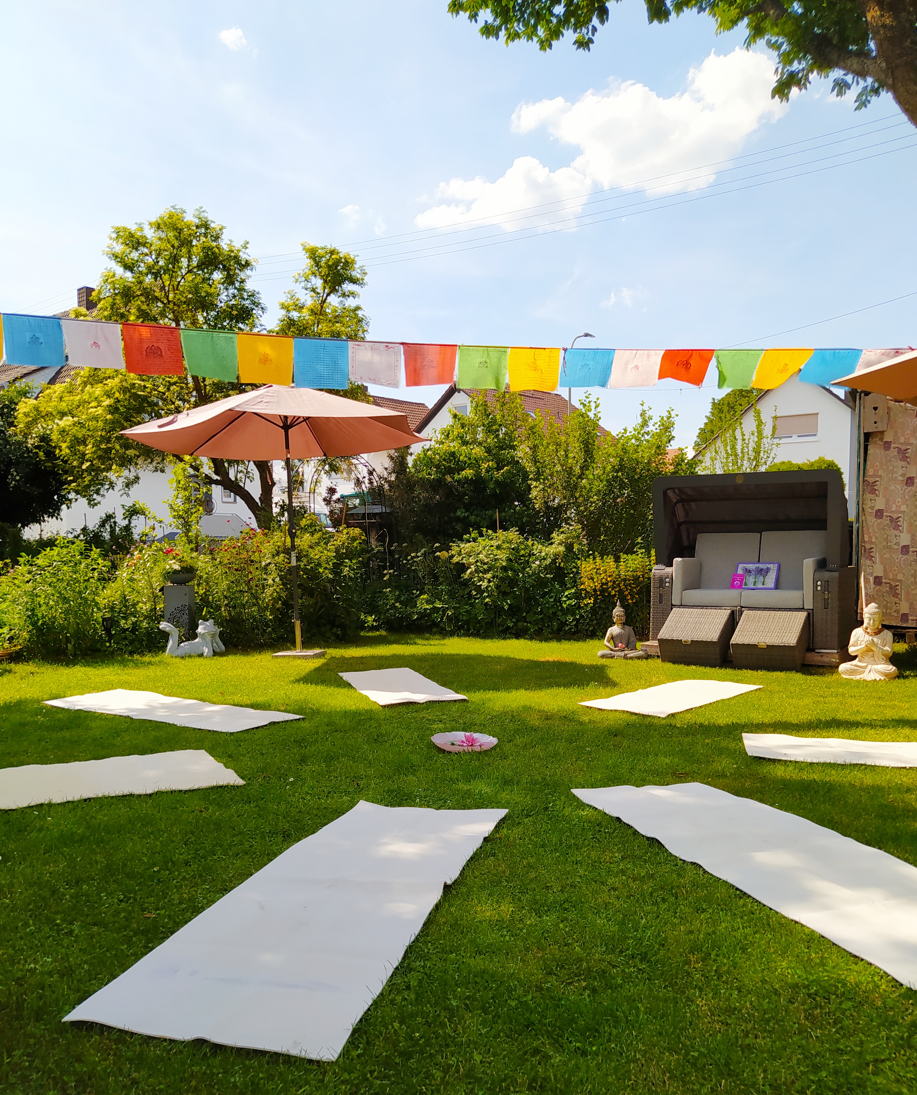 Yogalehrer Ausbildung: Üben im MediYogaGarten (c) - Yogalehrer/innen-Ausbildung im Mosaiksystem Marion Grimm-Rautenberg (c) - MediYogaSchule (c)
