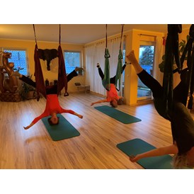 Yoga: Aerial Yoga 
Den Alltag loslassen und einfach schweben  - Margarita
