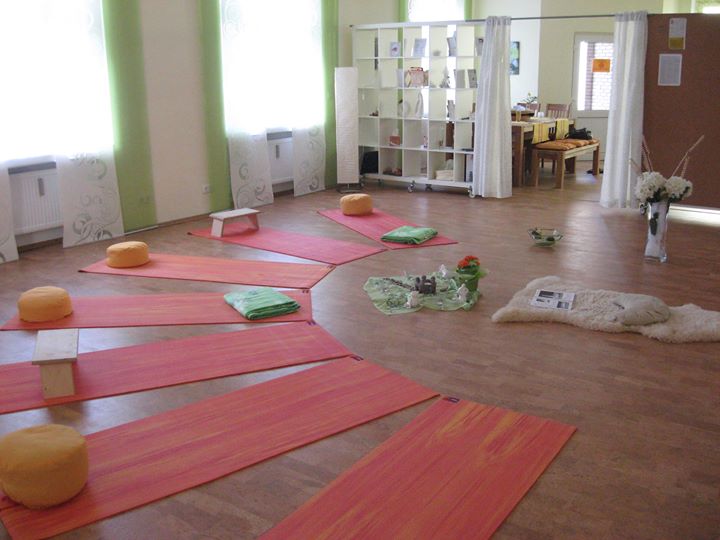 Yoga course - Gelsenkirchen - https://scontent.xx.fbcdn.net/hphotos-xaf1/t31.0-0/p180x540/411541_327740130652863_726277423_o.jpg - Kundalini Yoga Zentrum Gelsenkirchen