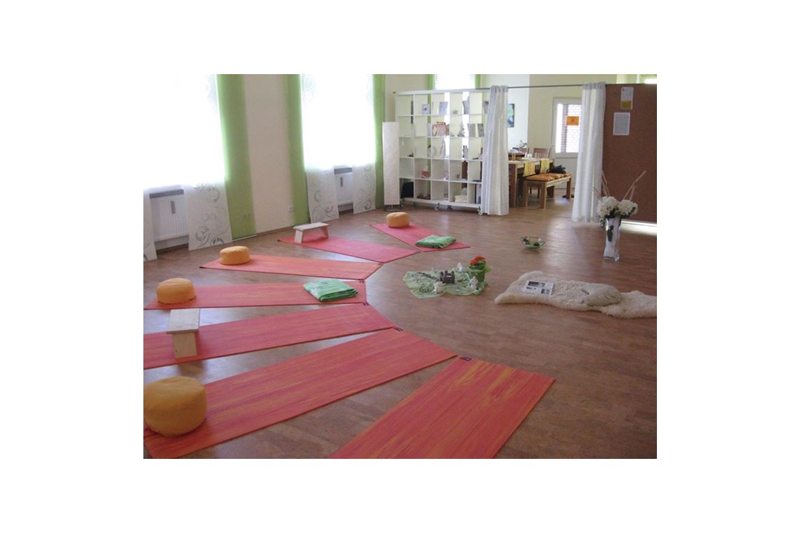 Yoga: https://scontent.xx.fbcdn.net/hphotos-xaf1/t31.0-0/p180x540/411541_327740130652863_726277423_o.jpg - Kundalini Yoga Zentrum Gelsenkirchen