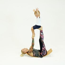 Yoga: Eltern-Kind-Yoga auf das.Brett - Entwicklungsschritt Nicole Stammnitz