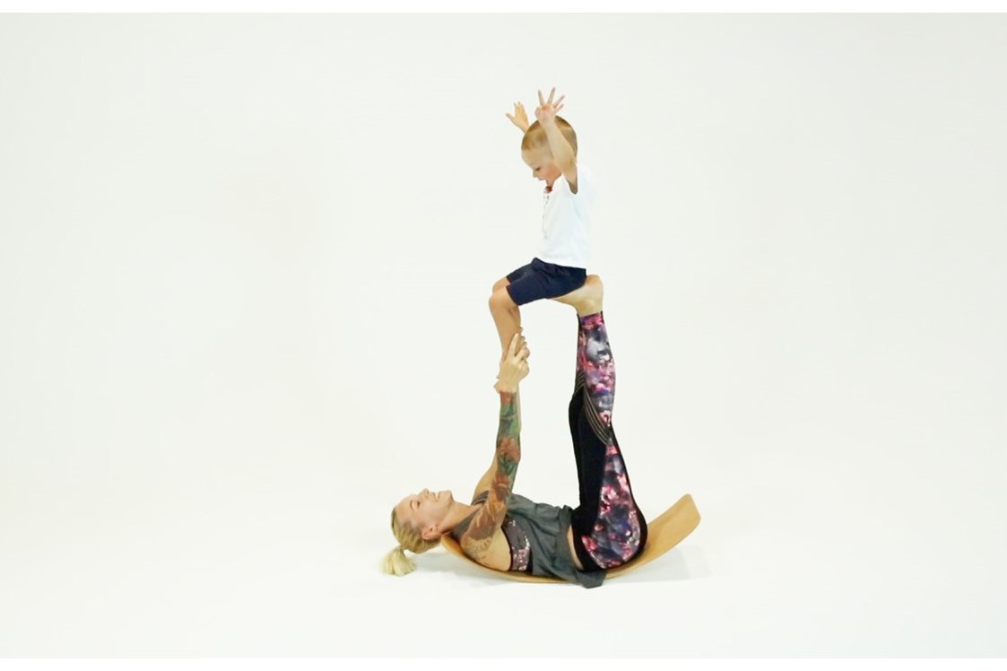 Yoga: Eltern-Kind-Yoga auf das.Brett - Entwicklungsschritt Nicole Stammnitz