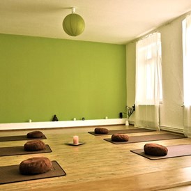 Yoga: https://scontent.xx.fbcdn.net/hphotos-xal1/v/t1.0-9/1947734_628618970546545_1006580646_n.jpg?oh=47a98ca4199d03748b9b1545b0e6a473&oe=5758C944 - Yogalance - Yoga und Pilates und Massage in Halle (Saale)