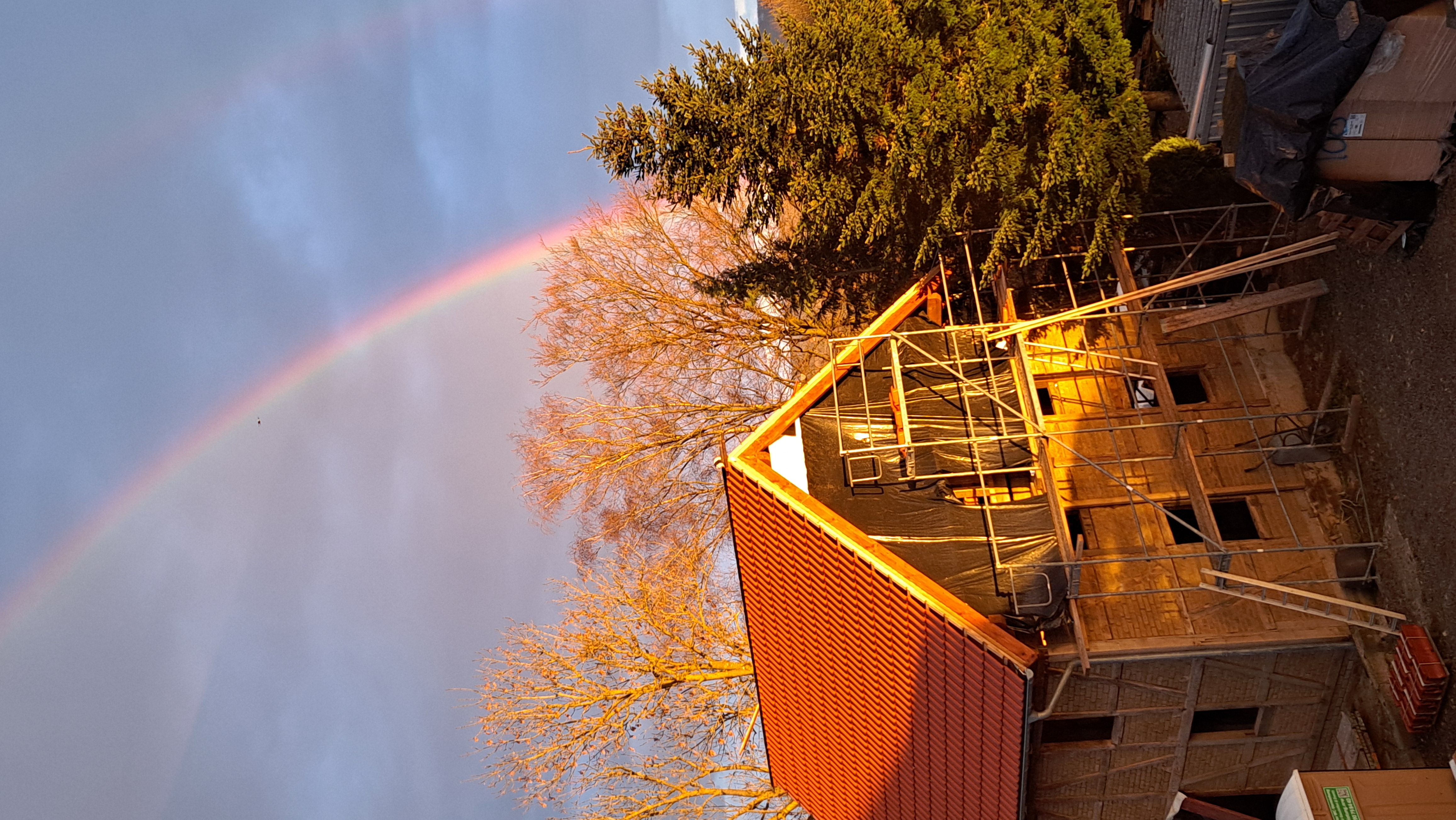 Yoga: Regenbogen 🌈  vorm Herzenswerk, 
über dem Haus des Nachbarn (liebevolle Restaurierung) - Beate Welzel - HERZensWERK-Much
